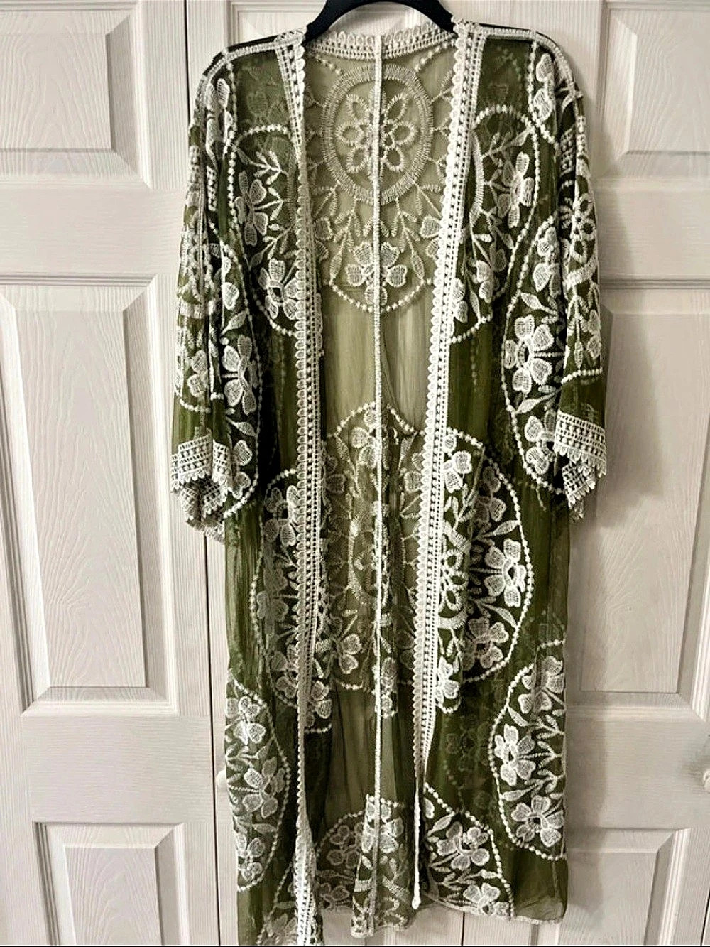 Embroidered Floral kimono 
Cover-Up in Green & White Like New